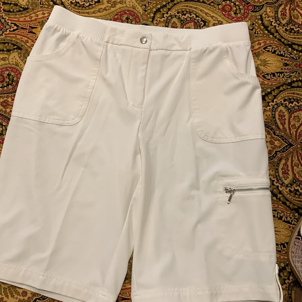 Zenergy By Chico’s Cargo Shorts Size 1(8/10) - Picture 2 of 5